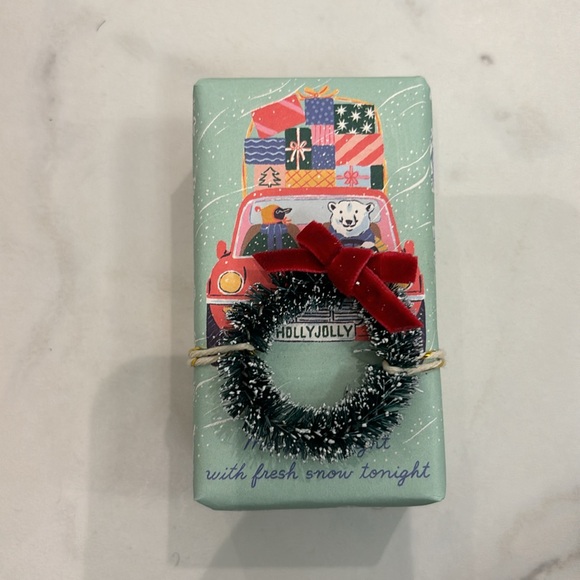 George & Viv holiday soaps + handcream - Picture 10 of 12